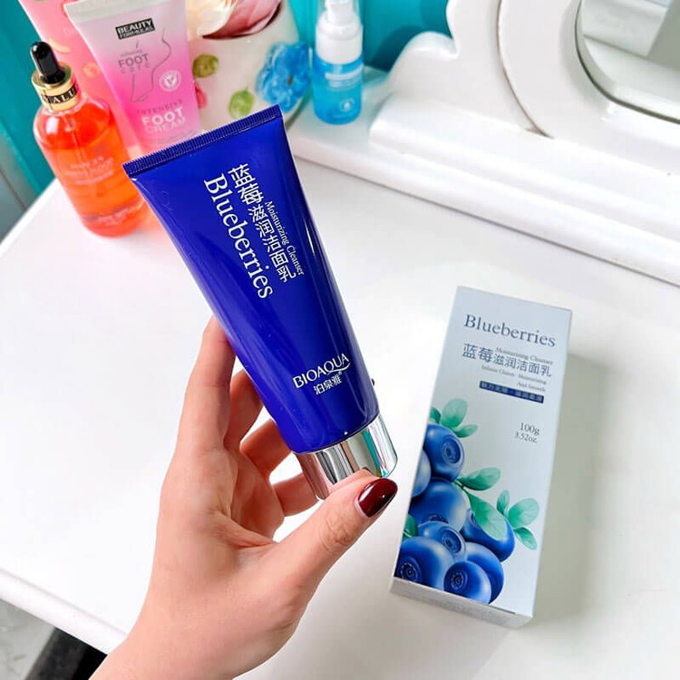 فوم شستشو صورت بلوبری روشن کننده و آبرسان با حجم 100میل