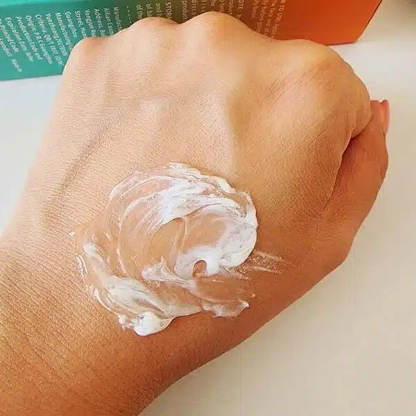 کرم ضدآفتاب سادور ۶در ۱ حاوی ترکیبات ضدچروک و آبرسان همراه با ژل آلوئه ورا با spf50