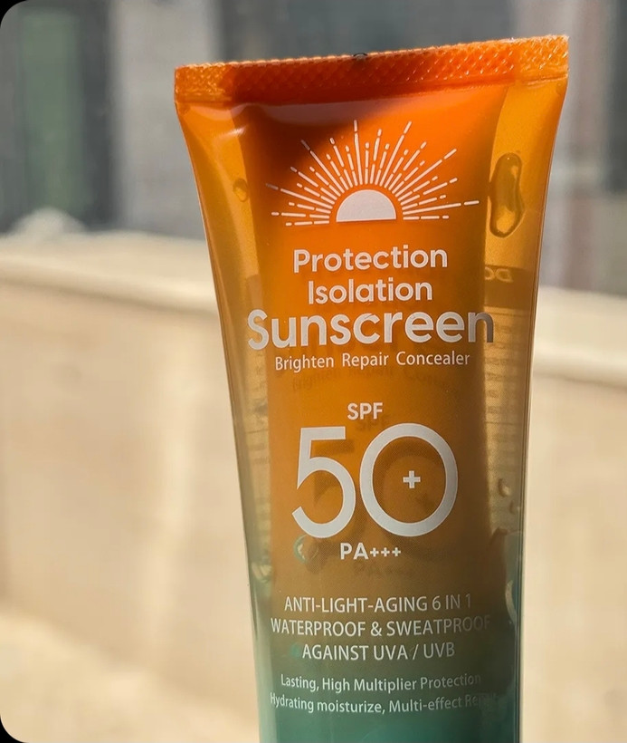 کرم ضدآفتاب سادور ۶در ۱ حاوی ترکیبات ضدچروک و آبرسان همراه با ژل آلوئه ورا با spf50