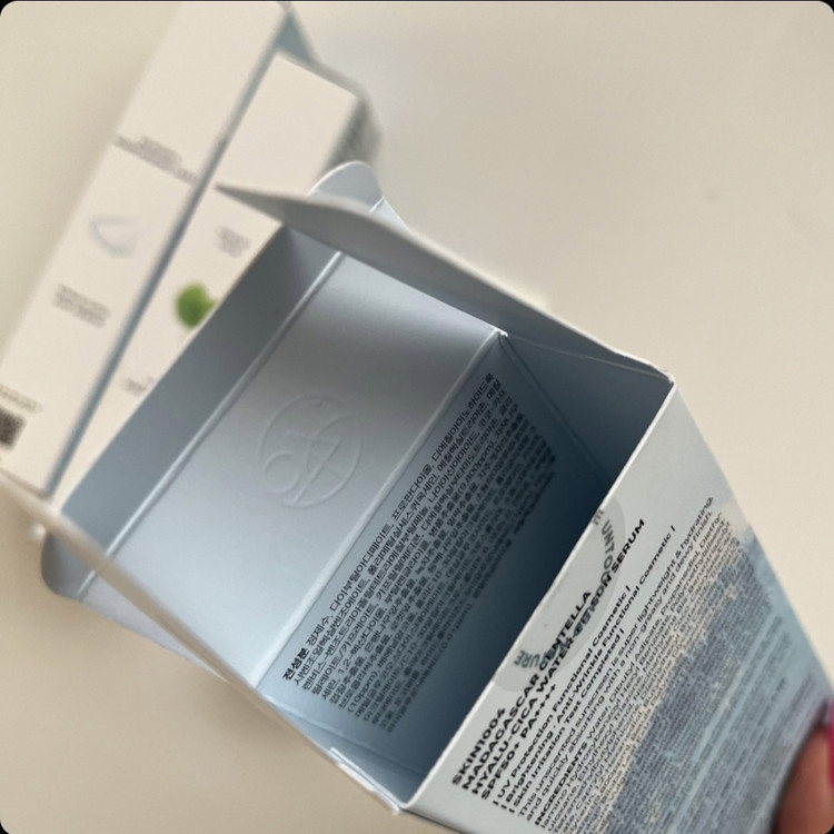 ضدآفتاب سنتلا مدل هیالوسیکا اسکین1004با spf50 ساخت کره با ضمانت اصل بودن کالا