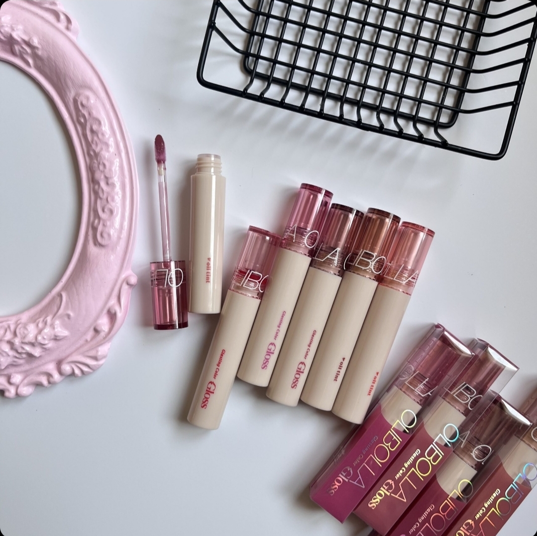 لیپ گلاس خیس olibolla با خاصیت آبرسانی لبها مدل Glasting color gloss